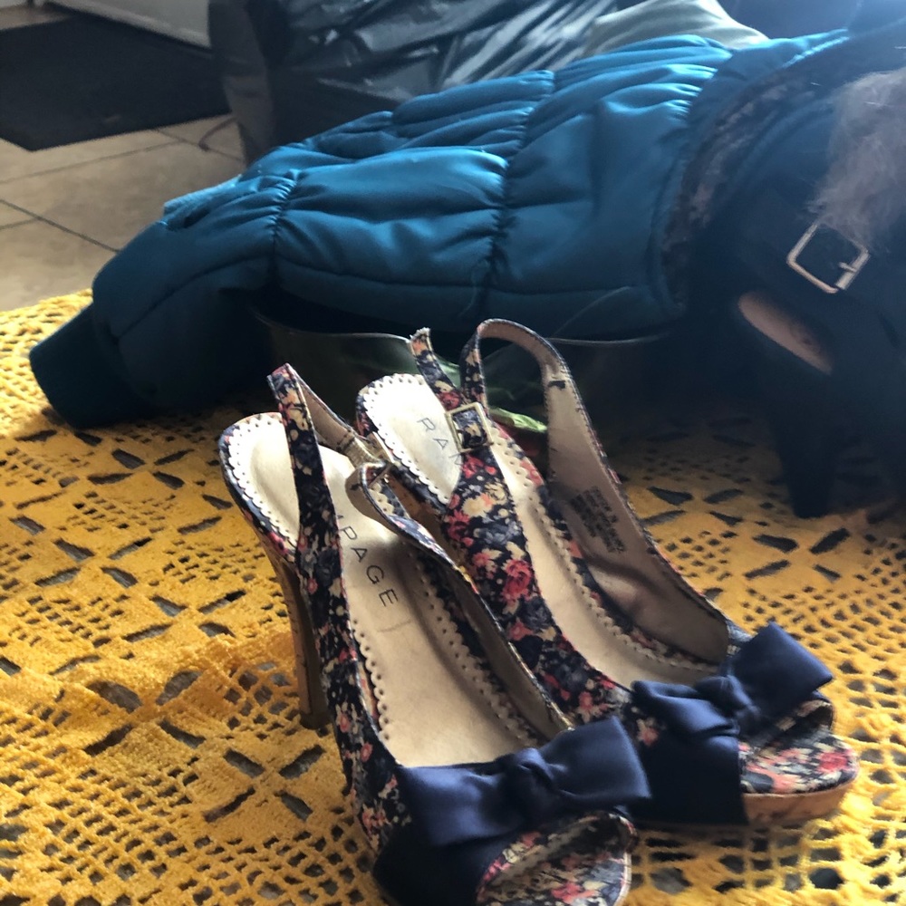 Rampage blue heels with bow tie floral